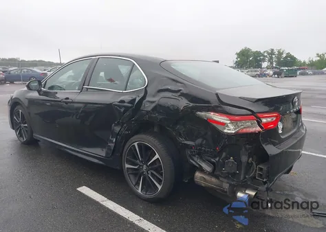 2018 Toyota Camry Xse z USA, uszkodzony, nr VIN 4T1B61HK2JU042257